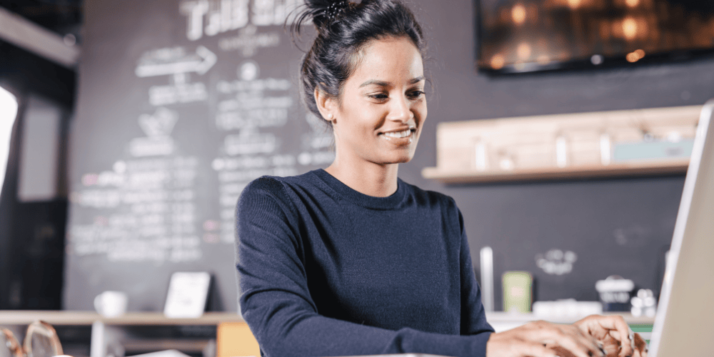 A woman making a comparison between payday loan vs installment loan.